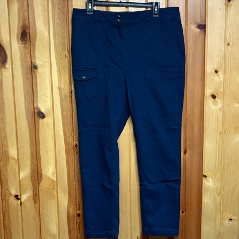 J. Jill woman’s sz 14 Navy Cargo Pants